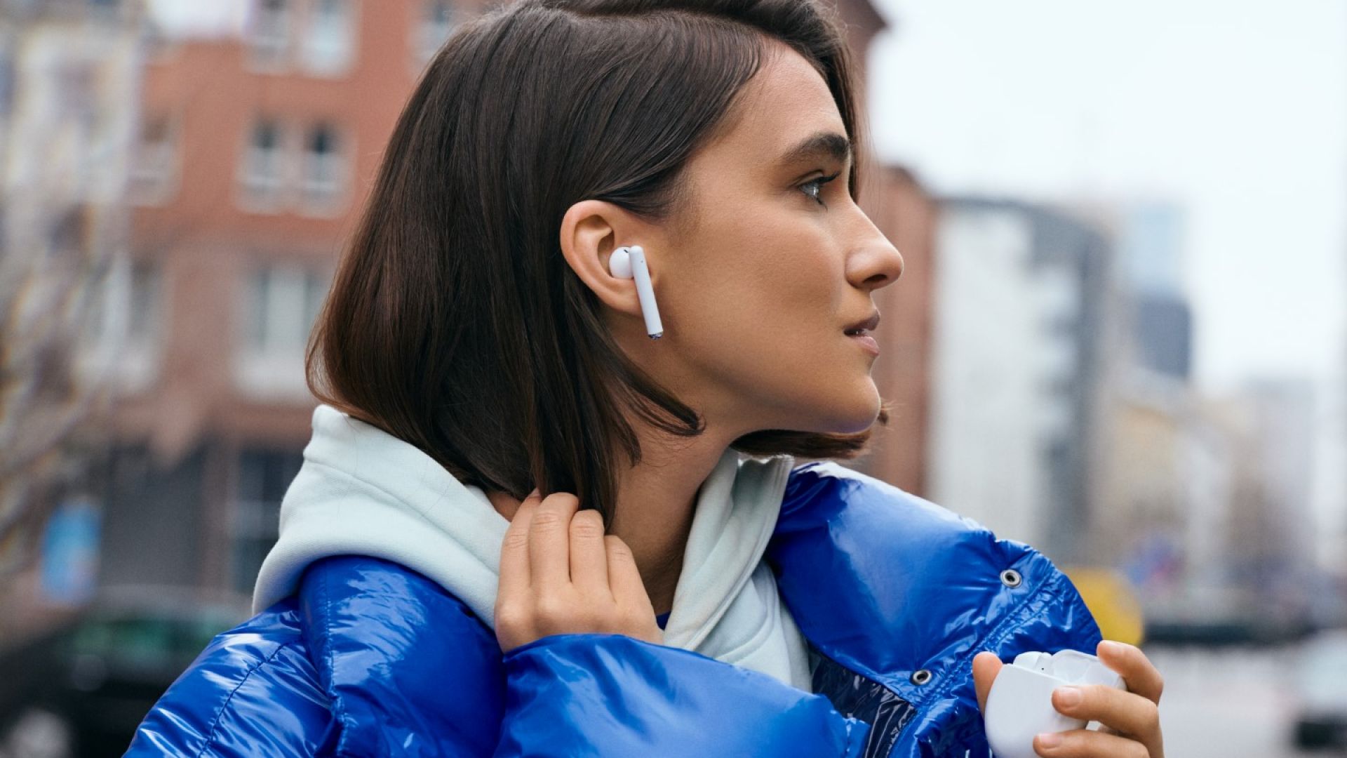  Huawei FreeBuds 3 بسیار راحت است که در گوش بپوشید 