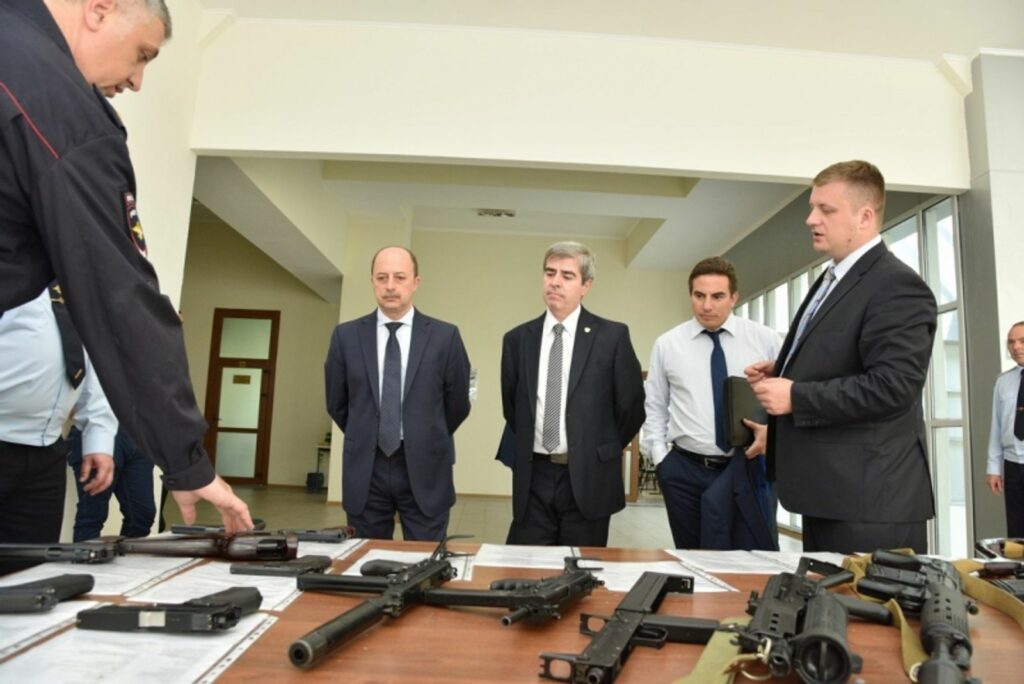 اینسایدر: وزارت امور خارجه. چگونه وزارت امور خارجه و خدمات ویژه به تأمین کوکائین در روسیه کمک می کنند