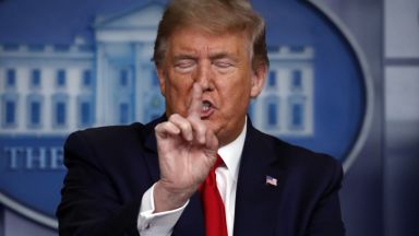 فیس بوک حساب های دونالد ترامپ را به مدت دو سال متوقف کرده است